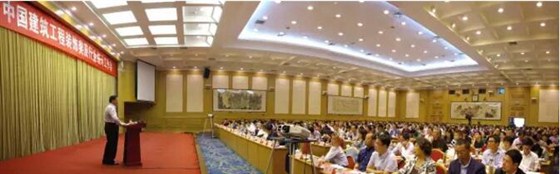 精装房装修专业企业&mdash;&mdash;金龙装饰董事长金军及金龙装饰总工程师牛广平作为中国建筑工程装饰奖评审专家参加了会议。?