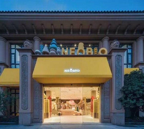店铺精装修就来金龙装饰，金龙装饰带你进入一个现实版的童话世界！