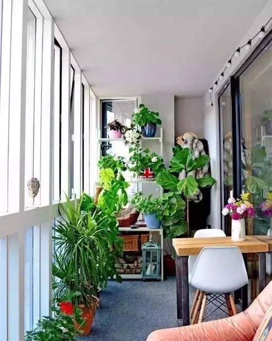 精装房专家|金龙装饰：客厅与阳台之间的关系。