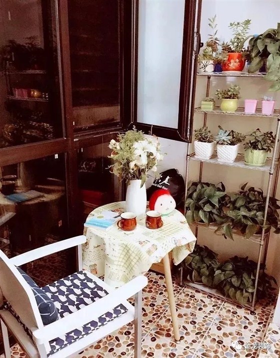 阳台要贴瓷砖，记住一定要这样贴 . . .