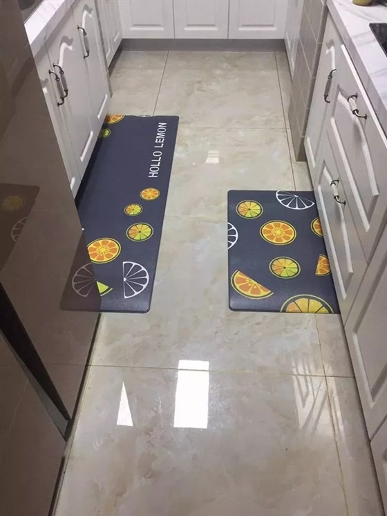 金龙装饰帮您解决厨房、卫生间的防滑问题！
