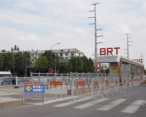 【金龙装饰】BRT站台检修现场