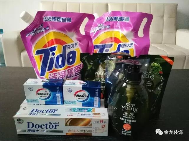 精装房装修&mdash;&mdash;金龙装饰妇女节节日礼品大合影