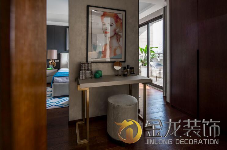 样板间装修、楼盘精装修、办公室精装修金龙装饰，分享一个一种摄人心魄的色彩，非凡&ldquo;色&rdquo;，417平方的样板间装修案例。