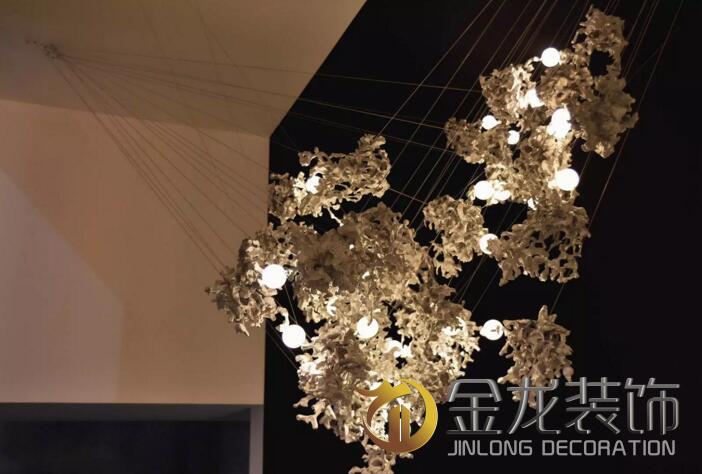 本期，别墅精装修就来金龙装饰，金龙装饰为大家分享：2017米兰家具展之灯光照明展！
