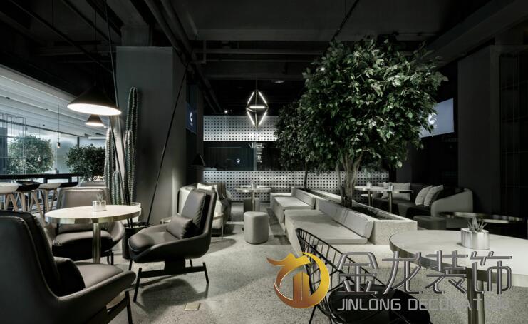 精装房装修就来金龙装饰，金龙装饰今天就来说下周杰伦的&ldquo;地表最高端网吧&rdquo;。