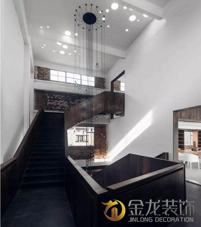 办公室精装修专业企业&mdash;&mdash;金龙装饰分享：恰到好处的破坏之旧厂房设计改造！