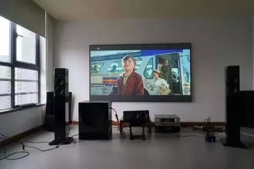 投影仪的背景怎么做？