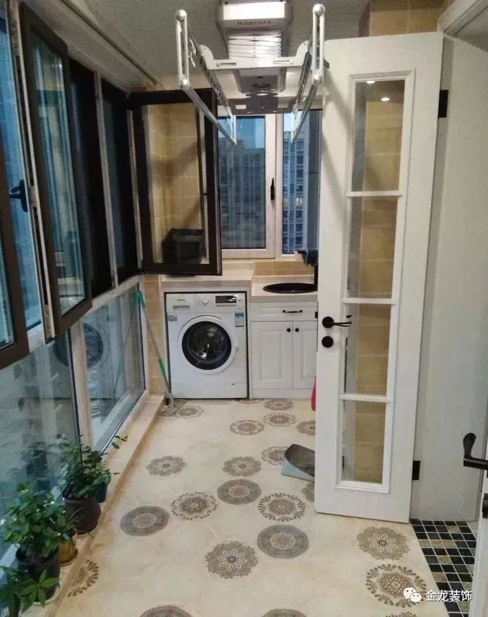 阳台要贴瓷砖，记住一定要这样贴 . . .