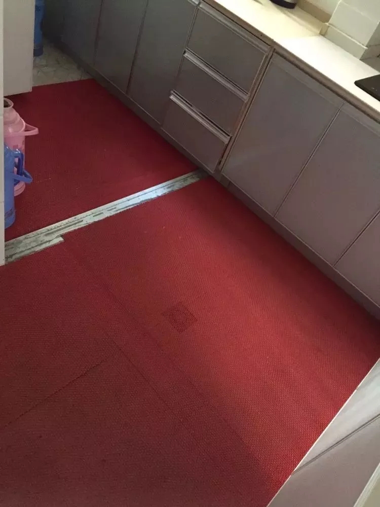金龙装饰帮您解决厨房、卫生间的防滑问题！